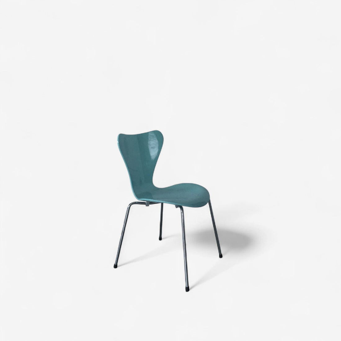 Fritz Hansen Serie 7, Modell 3107 – Lackwerk Nr. 03 Gletscher, JWolf Studio