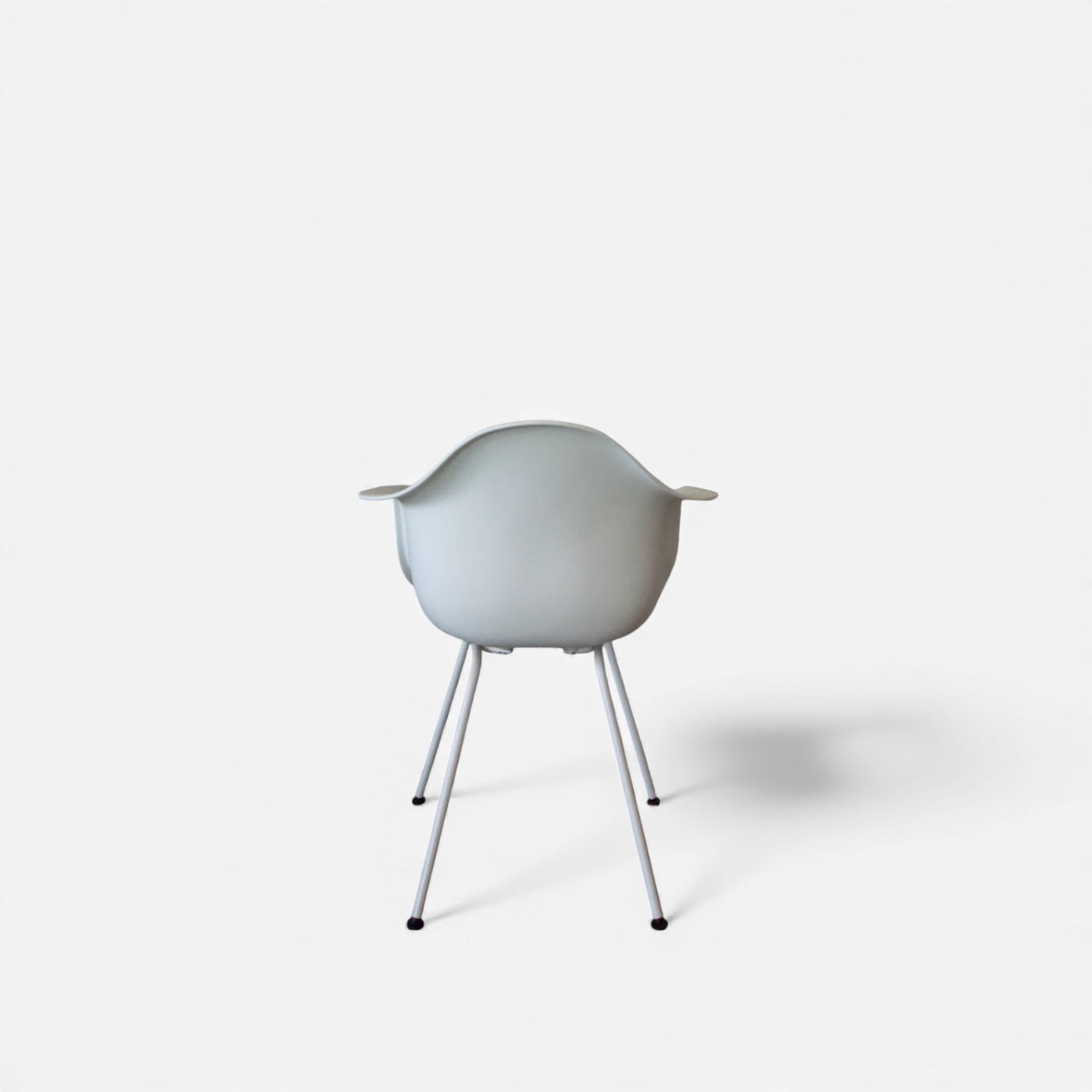 Vitra Eames Plastic Armchair RE DAX – White