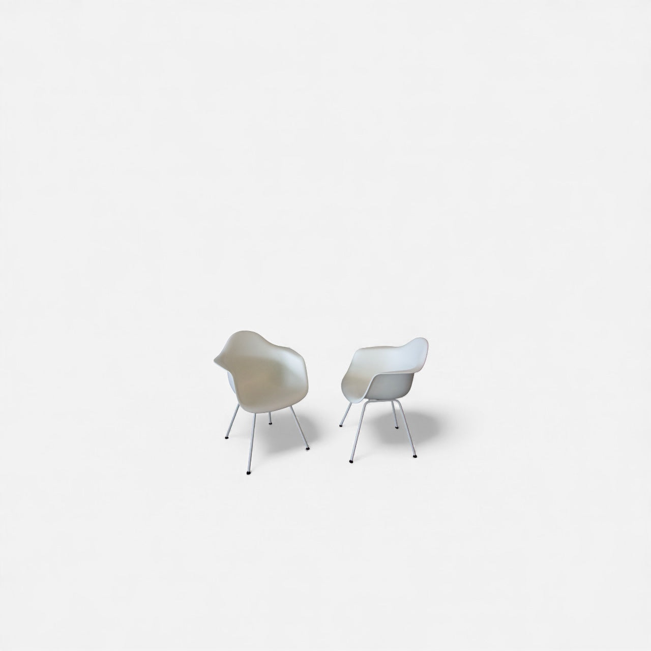 Vitra Eames Plastic Armchair RE DAX – White