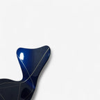 Fritz Hansen Serie 7 Stuhl (Modell 3107) – Hochglanz Blau mit Gold-Linierung – JWolf Studio Edition