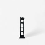 JWolf Studio – Skulpturales Regal „TOTEM I“ · Entwurf Johannes Wolf · Massivholz aus einem Stamm