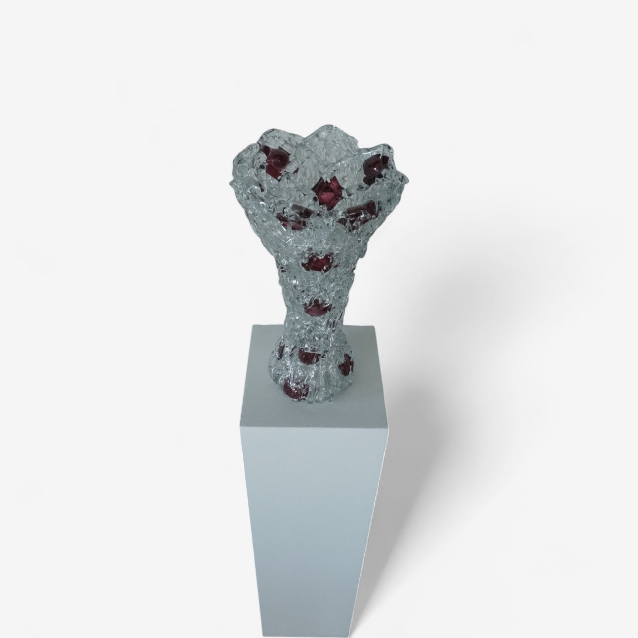 Mihai Topescu – Skulpturale Glasvase „Crimson Relief“ (Rumänien) · Handgefertigtes Studioglas-Unikat