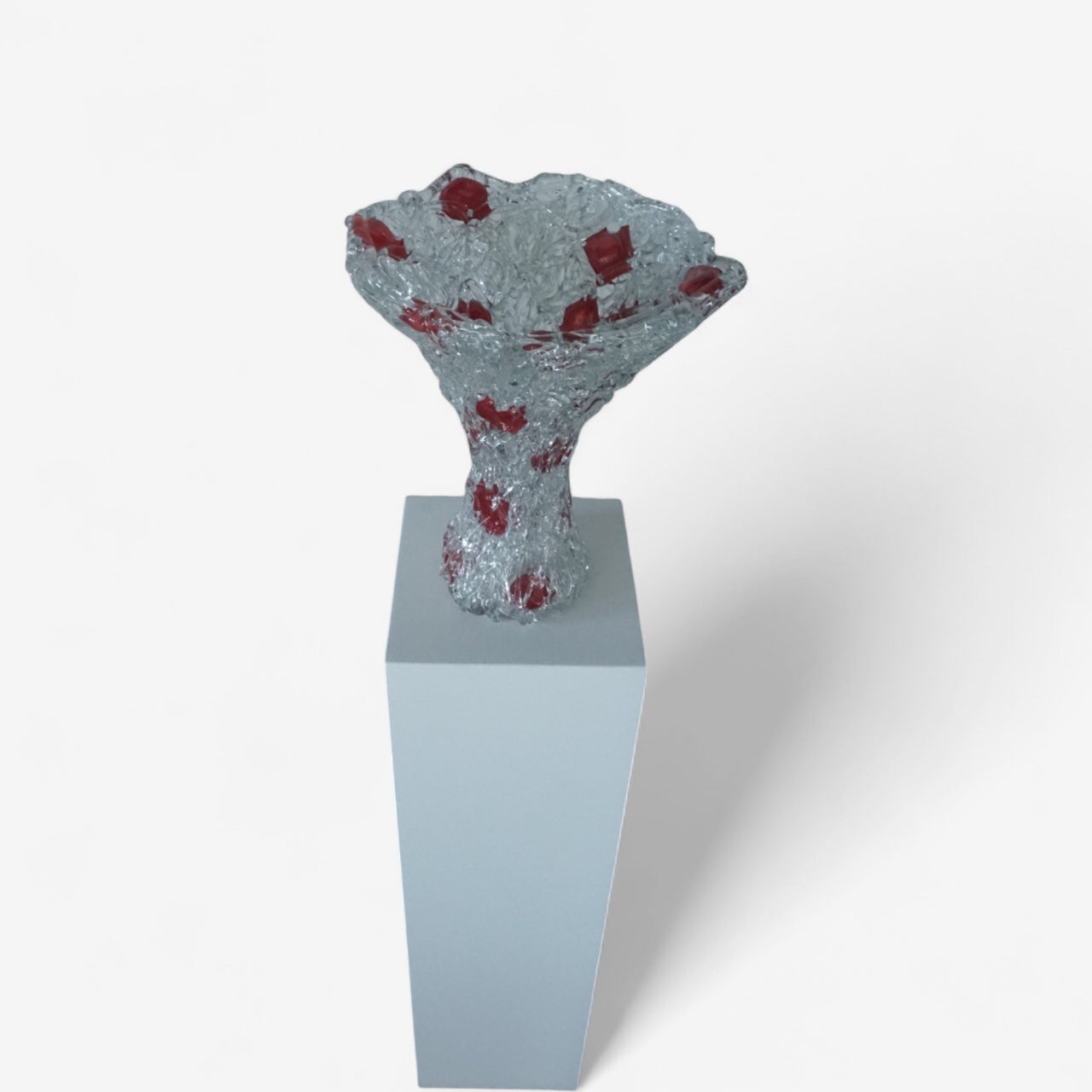 Mihai Topescu – Skulpturale Glasvase „Crimson Bloom“ · Handgeblasenes Studioglas-Unikat