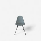 Eames Plastic Side Chair – Graphitgraue Schale mit Chrom-Beinen