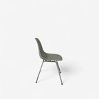 Eames Plastic Side Chair – Graphitgraue Schale mit Chrom-Beinen