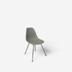 Eames Plastic Side Chair – Graphitgraue Schale mit Chrom-Beinen