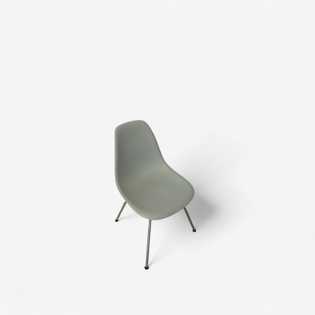 Eames Plastic Side Chair – Graphitgraue Schale mit Chrom-Beinen