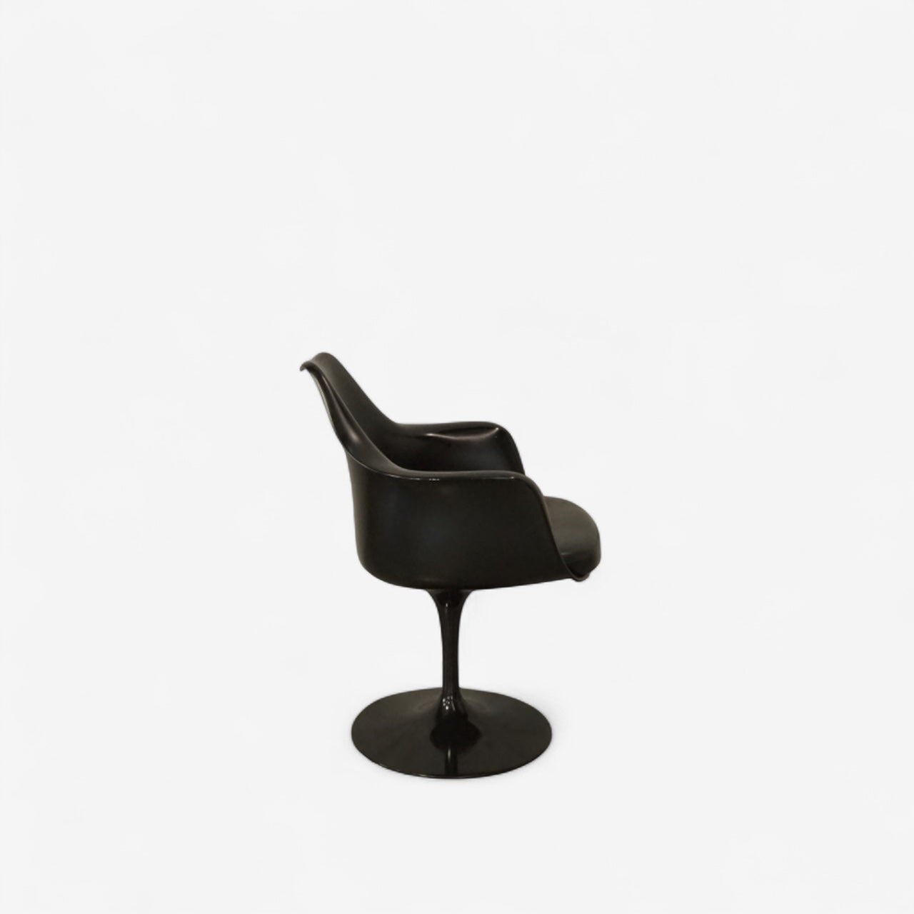 Knoll – Tulip Armchair by Eero Saarinen mit Lederpolster
