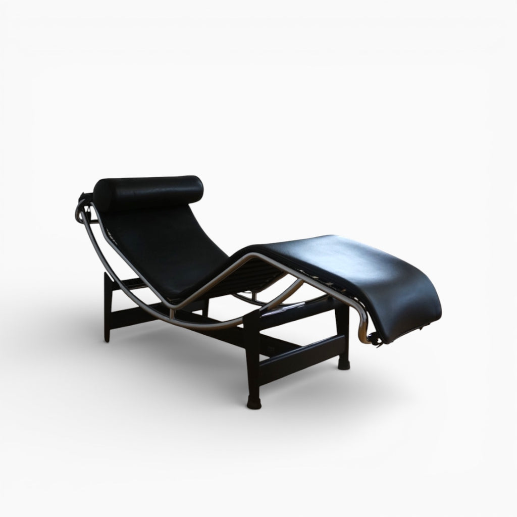 Cassina · LC4 Chaise Longue · Le Corbusier, Jeanneret, Perriand · Leder schwarz · verkauft