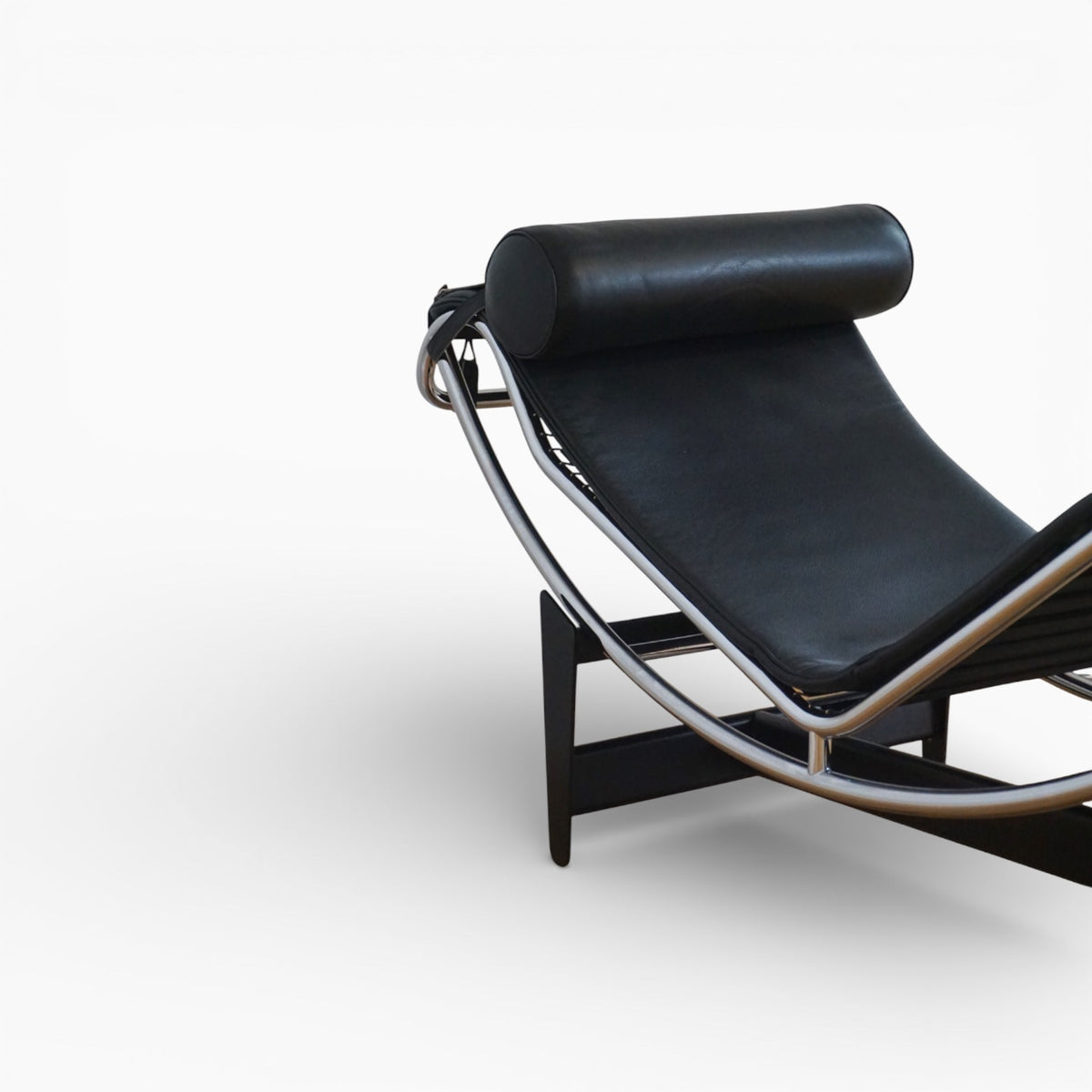 Cassina · LC4 Chaise Longue · Le Corbusier, Jeanneret, Perriand · Leder schwarz · verkauft