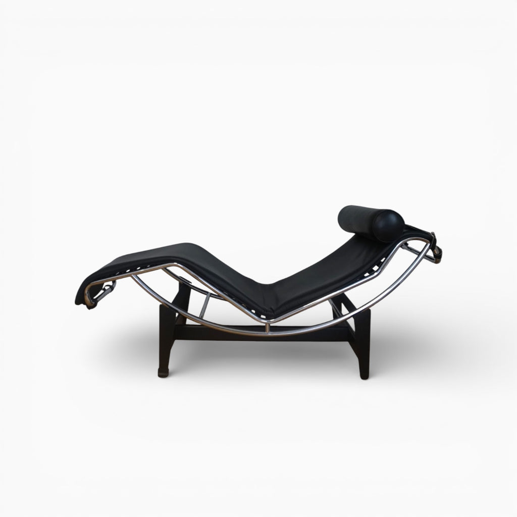 Cassina · LC4 Chaise Longue · Le Corbusier, Jeanneret, Perriand · Leder schwarz · verkauft