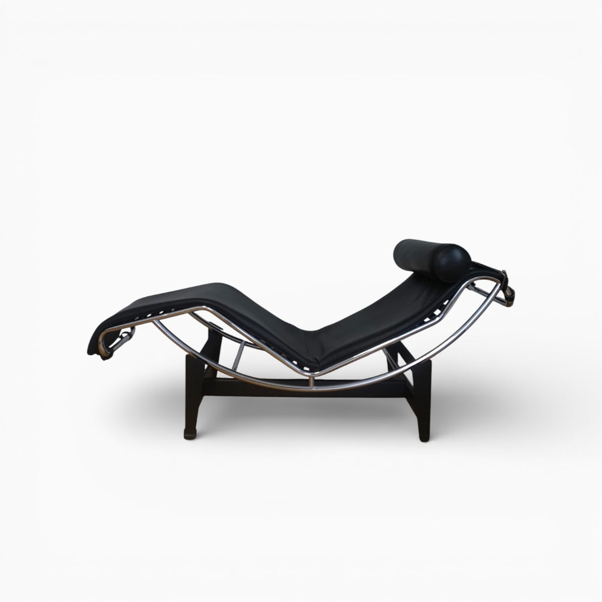Cassina · LC4 Chaise Longue · Le Corbusier, Jeanneret, Perriand · Leder schwarz · verkauft
