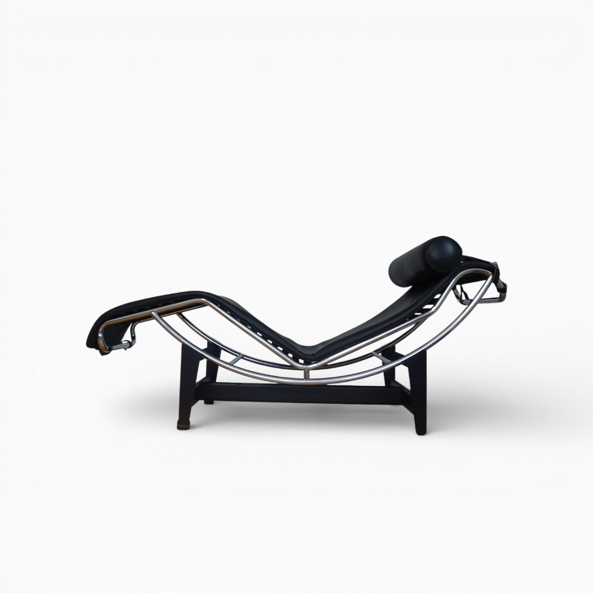 Cassina · LC4 Chaise Longue · Le Corbusier, Jeanneret, Perriand · Leder schwarz · verkauft