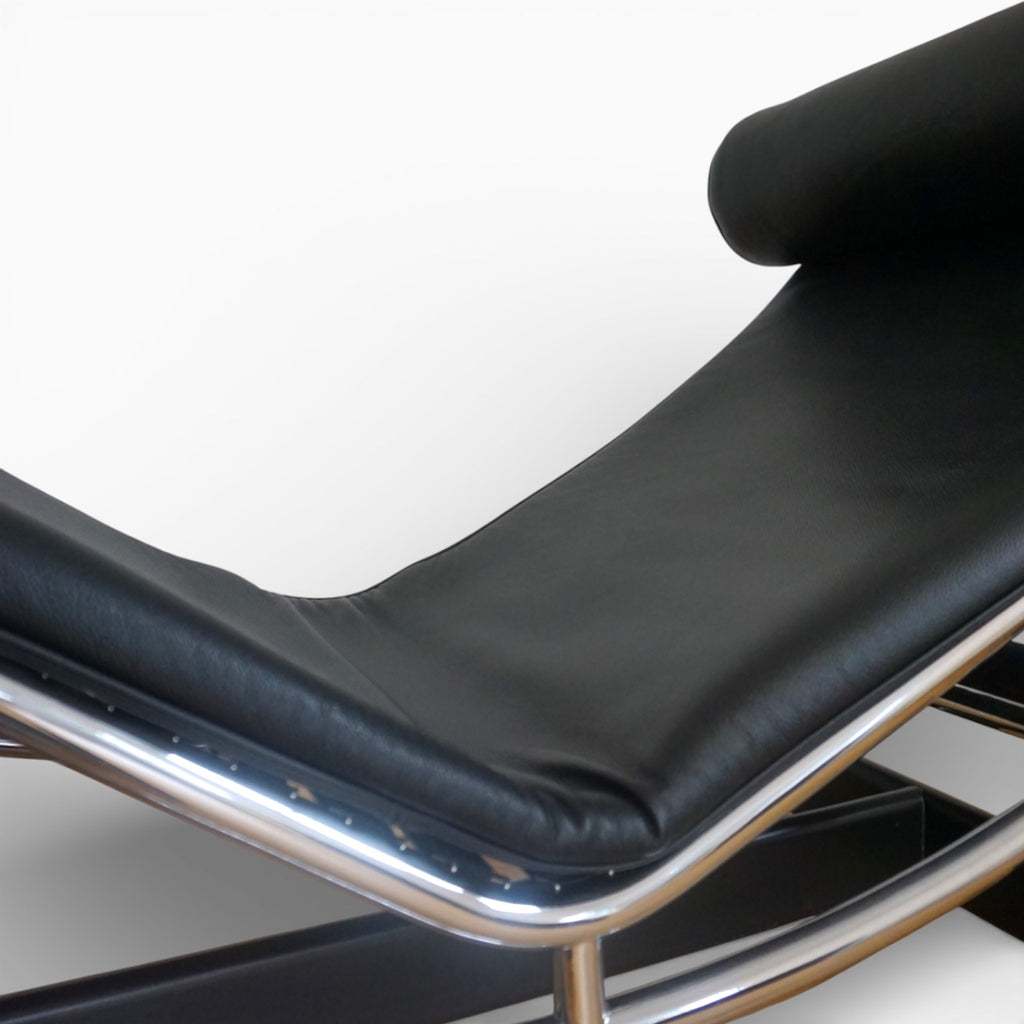 Cassina · LC4 Chaise Longue · Le Corbusier, Jeanneret, Perriand · Leder schwarz · verkauft