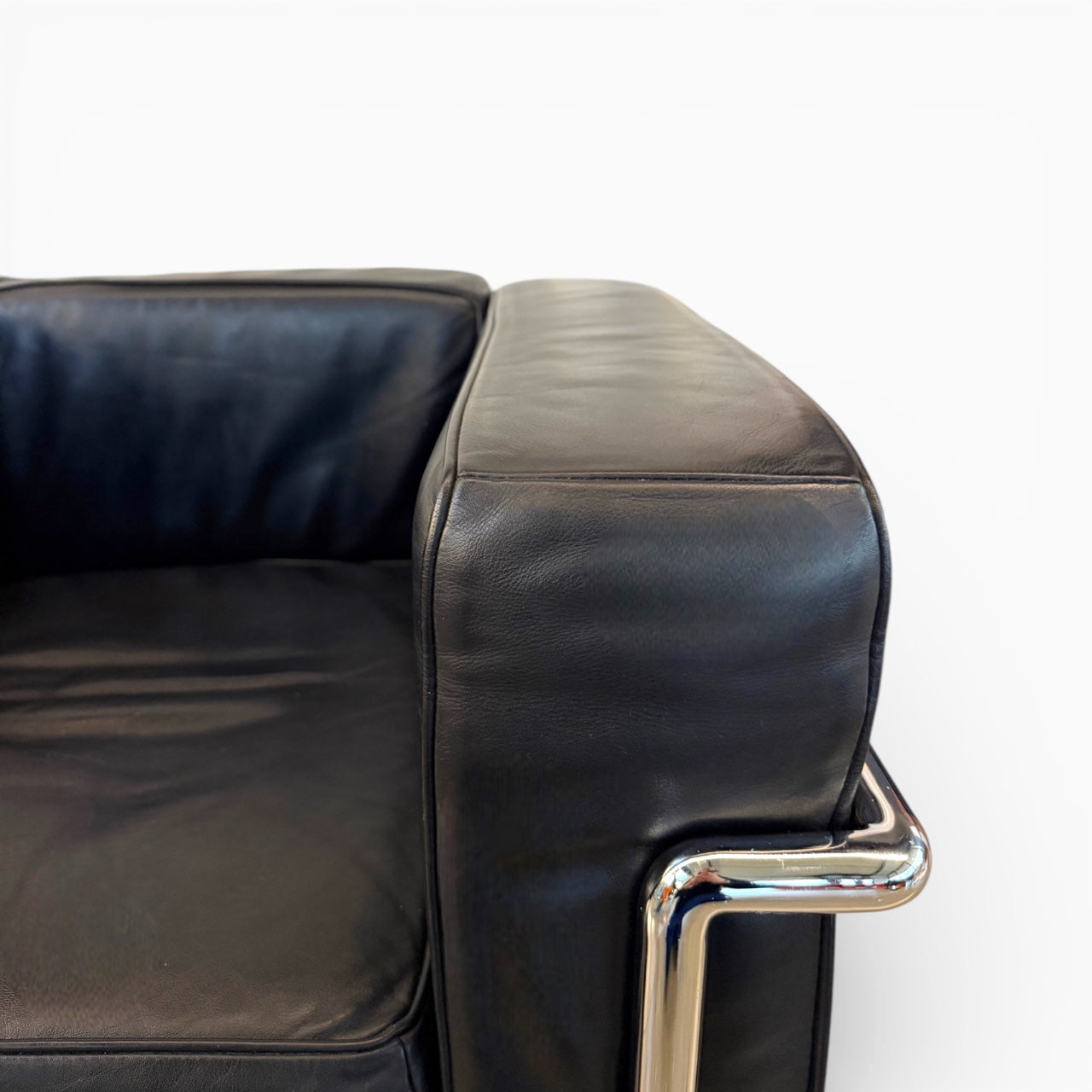 LC2 Sessel – Schwarzes Leder